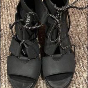 Brand New Black Sorel Sandals size 10